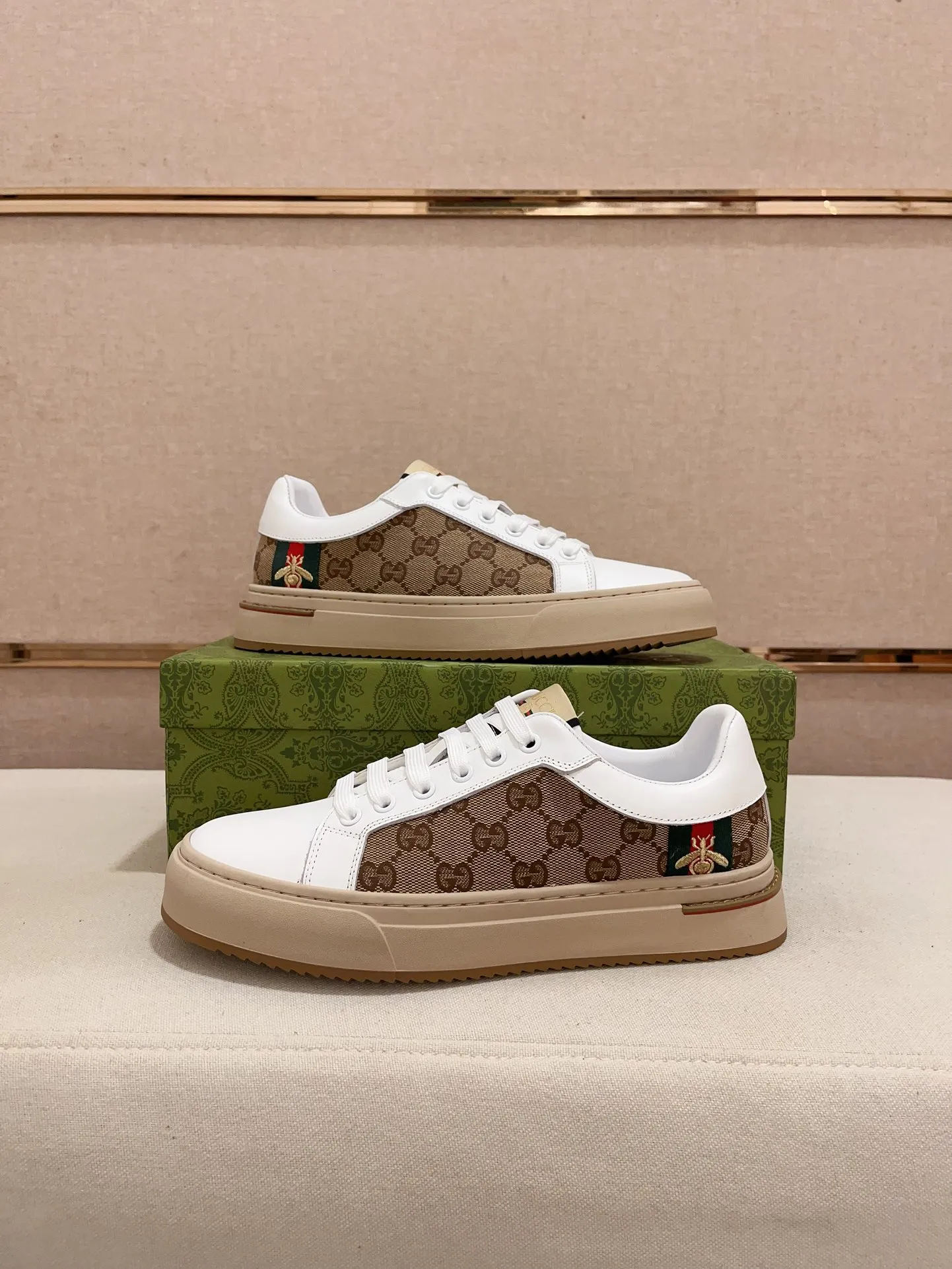 Men's clothing and shoes💰:400💰 (GUCCI) The latest model from the official website 🎁🎁Casual and fashionable men's shoes👟, hot style 💥The version is simple and elegant, exclusive for trendy men. Unique official website latest brand elements 👑Gucci original decoration, fashionable and generous, the fabric is original cowhide ✅sheepskin lining, the official website specifies wear-resistant casual outsole, the classic model is taken in kind at the counter🎬38-44 (45 is not returned or exchanged)